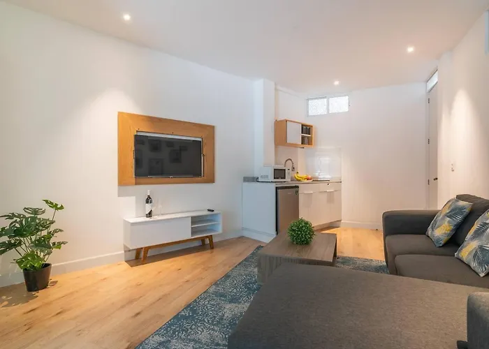 Stylish Quiet Studio, Smart Tv, Six Flags 1k *