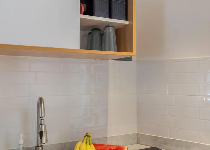 Stylish Quiet Studio, Smart Tv, Six Flags 1k